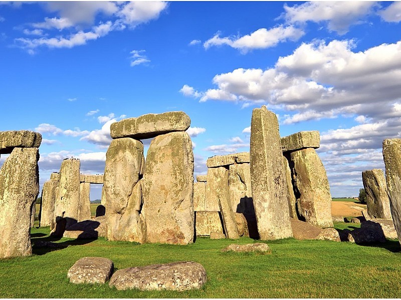 Stonehenge & Bath Private tour with separate Tour Guide